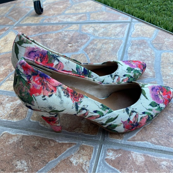 Seychelles Purple Floral Pointed Toe Heels - Picture 7 of 8